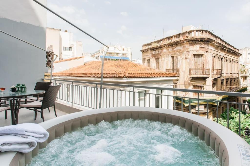 Openair Hot Tub/Big Balcony/Great Boutique Apt Atenas Exterior foto