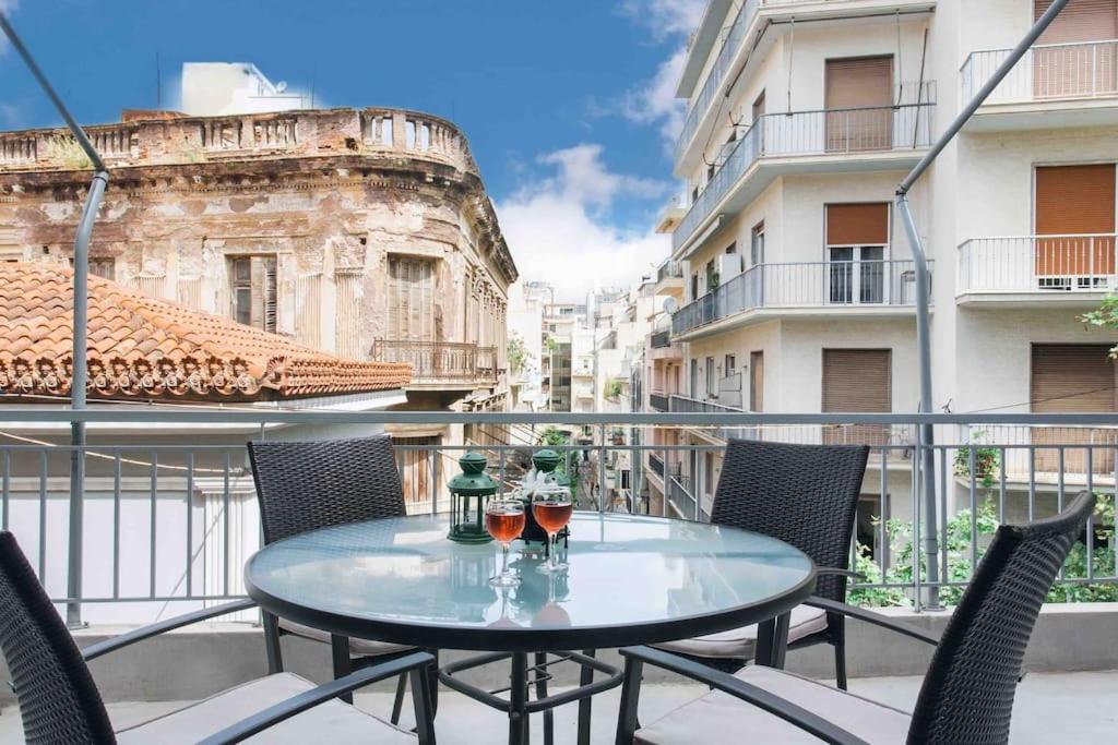 Openair Hot Tub/Big Balcony/Great Boutique Apt Atenas Exterior foto